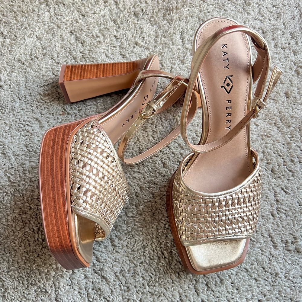 Katy Perry Gold Woven Platform Heels Sandals Size 9 New Without Tags